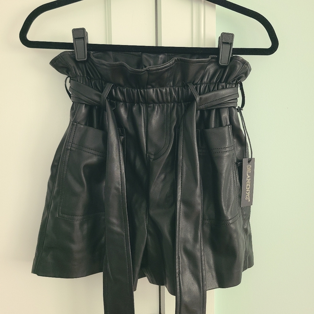 NWT BLANKNYC luxury vegan leather shorts w/belt and pockets, size 25